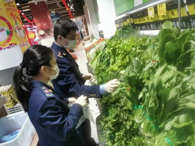致敬那些在戰(zhàn)疫一線的福建市場(chǎng)監(jiān)管人 筑牢食用農(nóng)產(chǎn)品批發(fā)安全防線